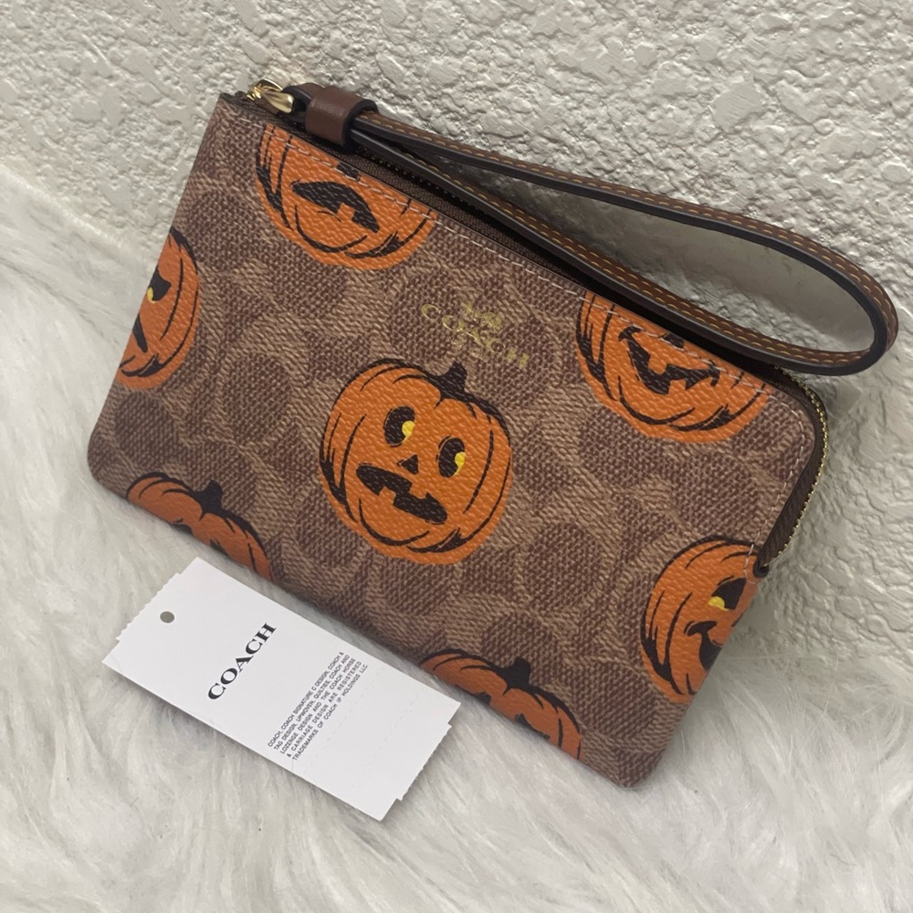 NWT Coach Corner Zip Wristlet In Signature Canvas With Halloween Print CCL20 - Picture 6 of 11